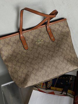 Жіноча сумка-шопер Coach City Tote світло-коричнева 2671133253 фото