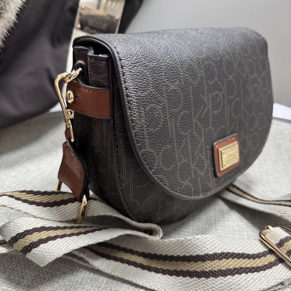 Невелика жіноча сумочка на плече Ck K6071 brown 2527203741 фото