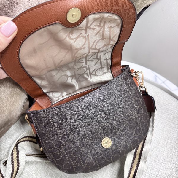 Невелика жіноча сумочка на плече Ck K6071 brown 2527203741 фото